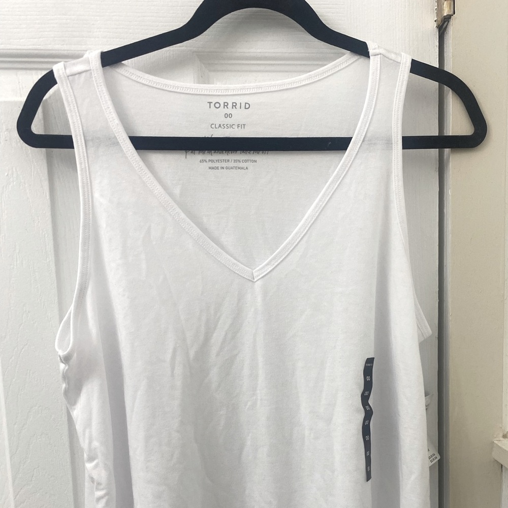 Torrid v neck tank 00
